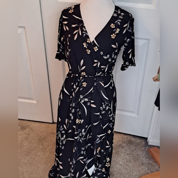 Lulus Dresses & Skirts - NWT Lulus Black Floral  Wrap Dress  Size M
